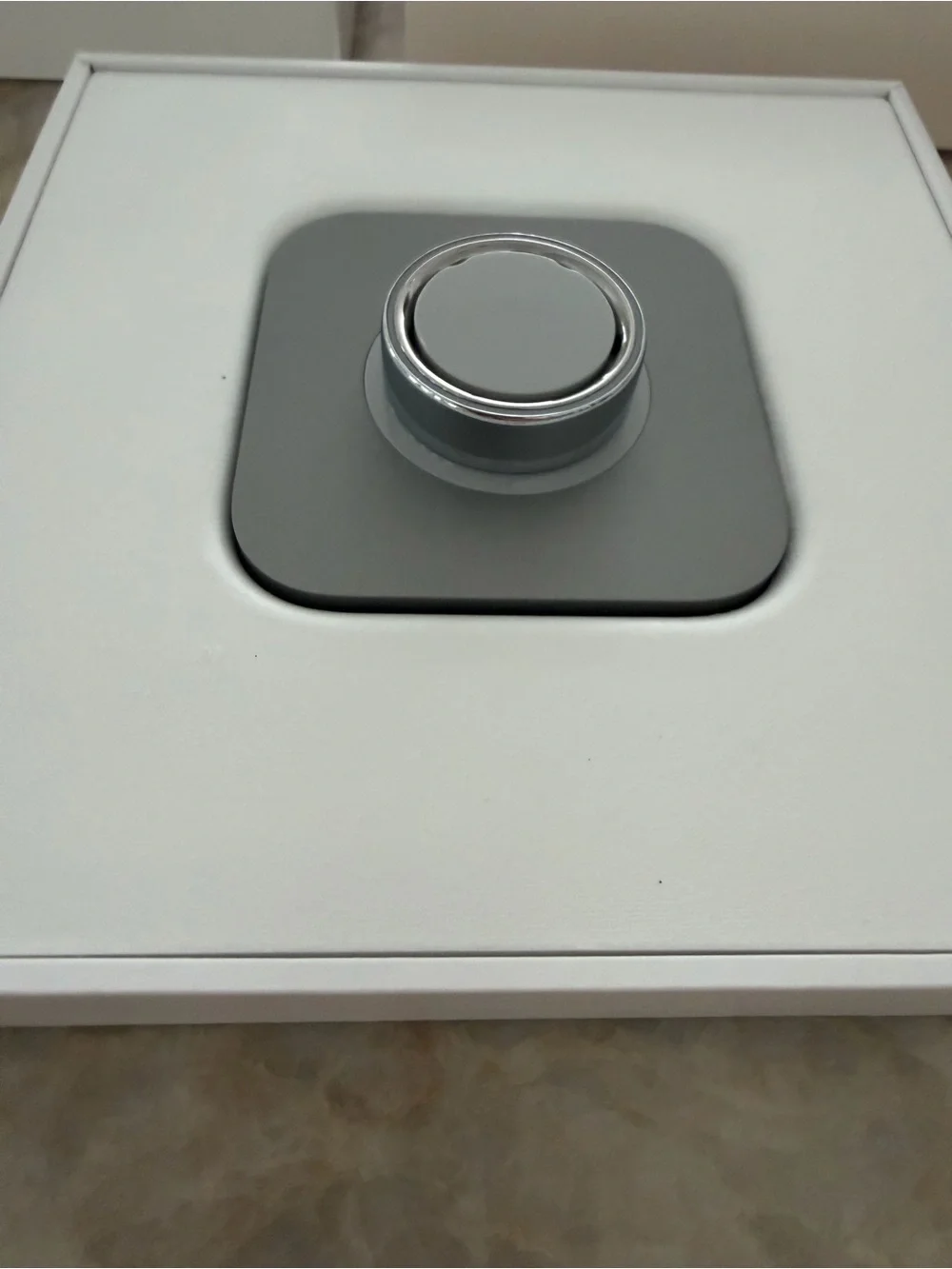 Oura Ring 4 Smart Ring - Silver 9